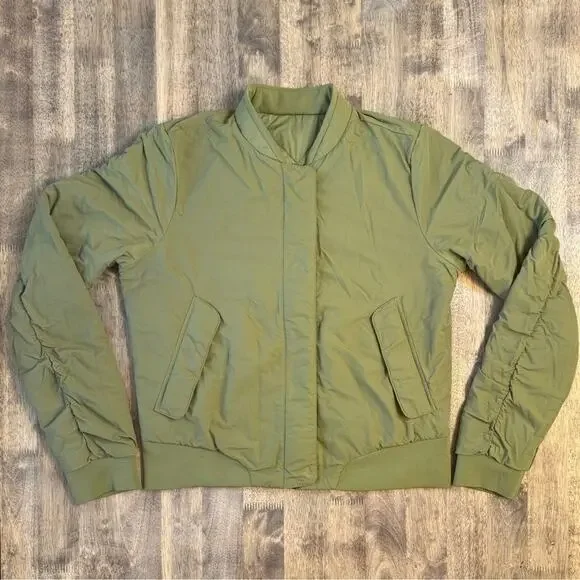 Lululemon Women’s Warm Two Ways Reversible PrimaLoft Bomber Jacket Mossy Size 8 - Picture 8 of 10